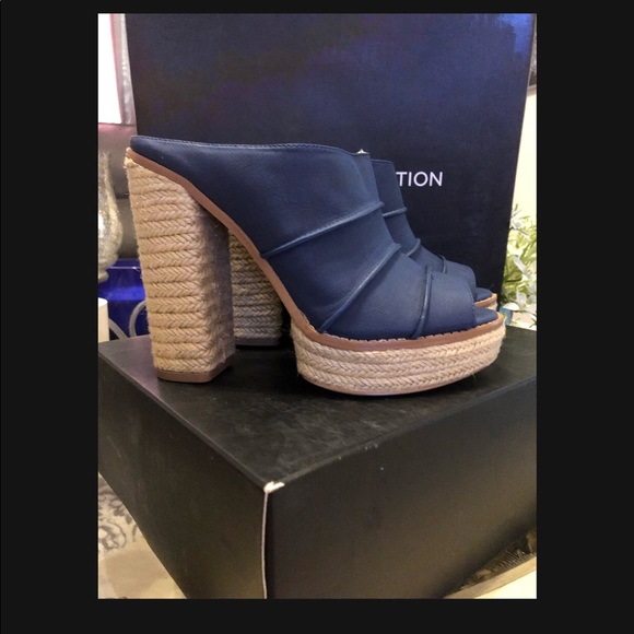 SOLD!!!

💙NEW “BCBG” *Cecely* Blue Midnight Elko Nubuck size 7💙 - Picture 7 of 8